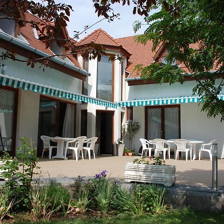 Emil Porta Hotel Balatongyorok Ngoại thất bức ảnh