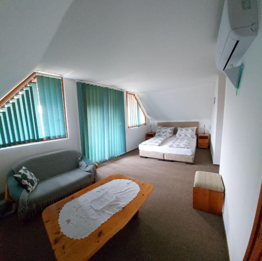 Emil Porta Hotel Balatongyorok Ngoại thất bức ảnh