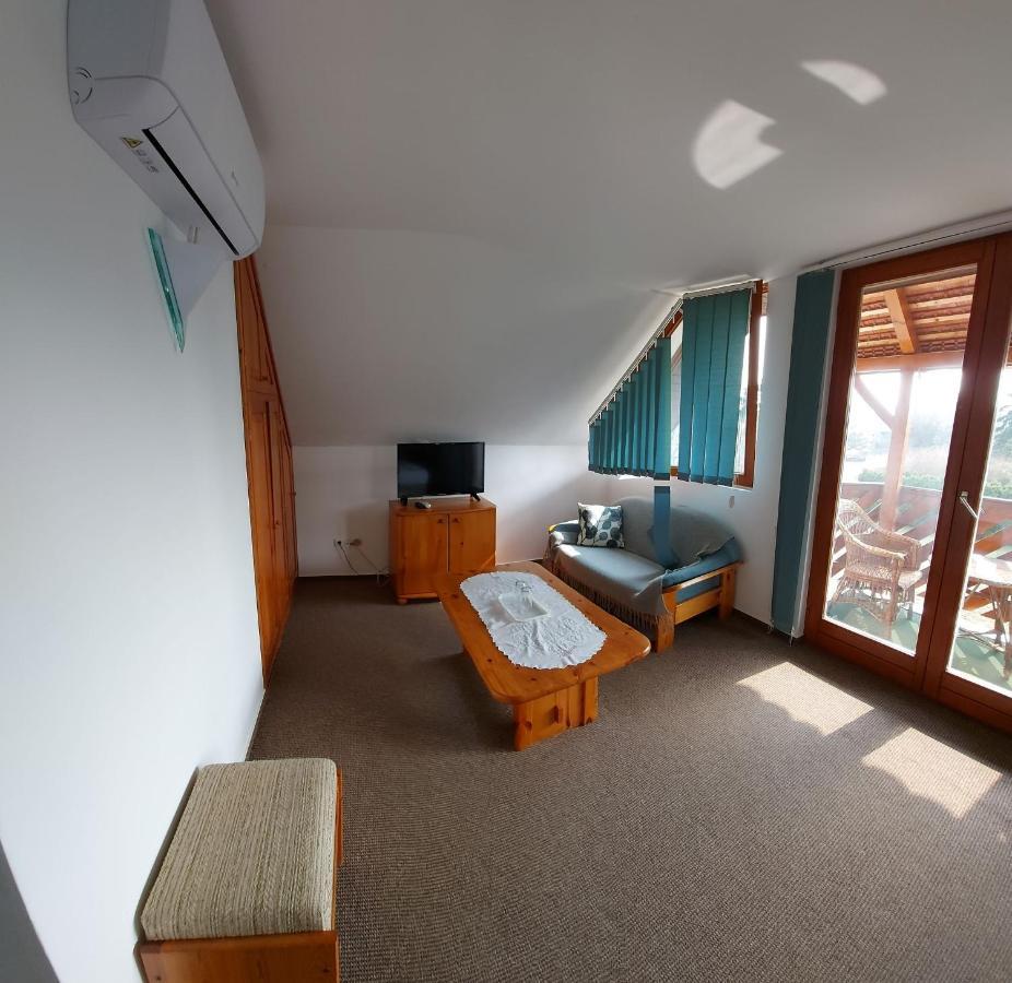 Emil Porta Hotel Balatongyorok Ngoại thất bức ảnh