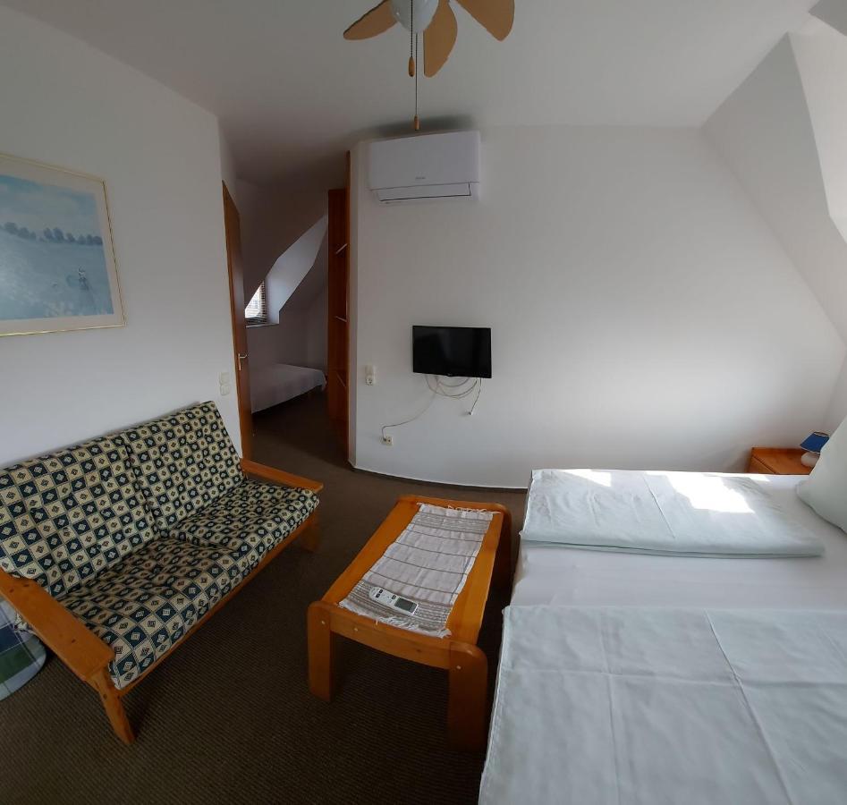 Emil Porta Hotel Balatongyorok Ngoại thất bức ảnh