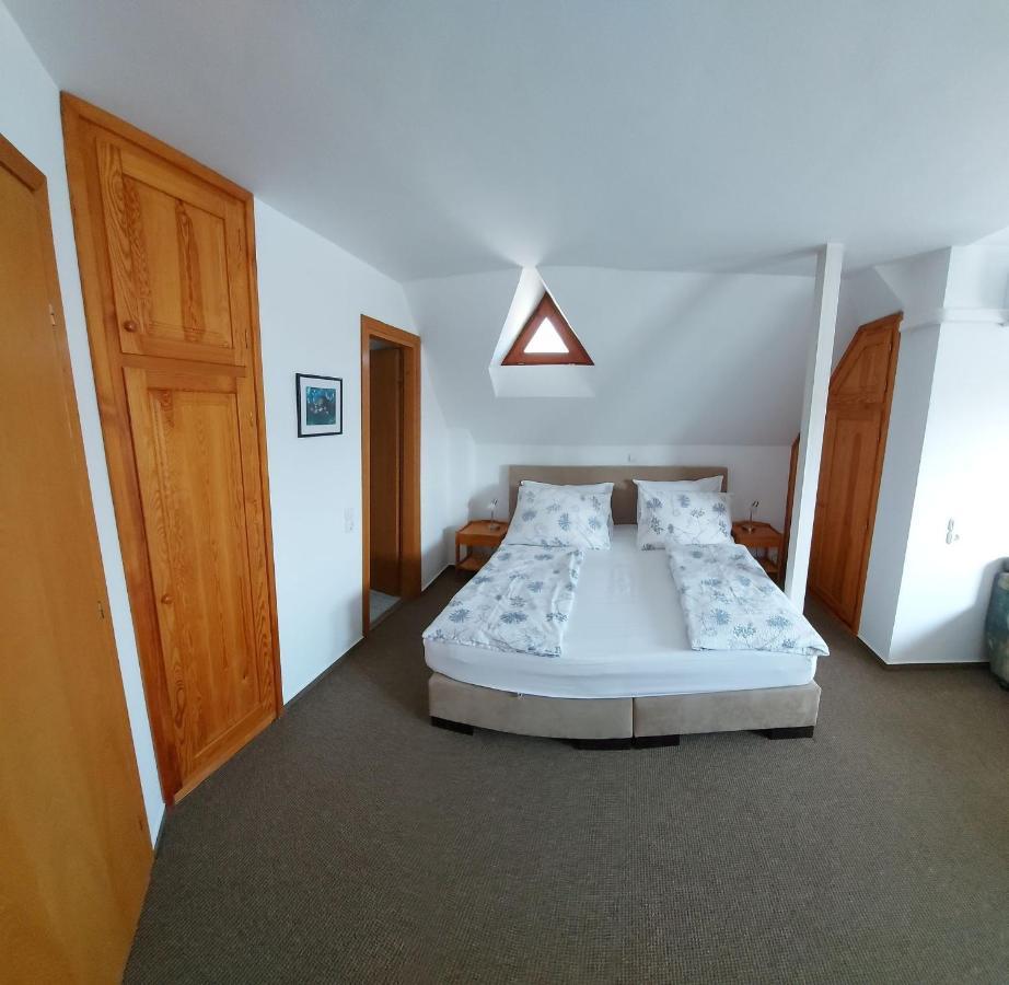 Emil Porta Hotel Balatongyorok Ngoại thất bức ảnh